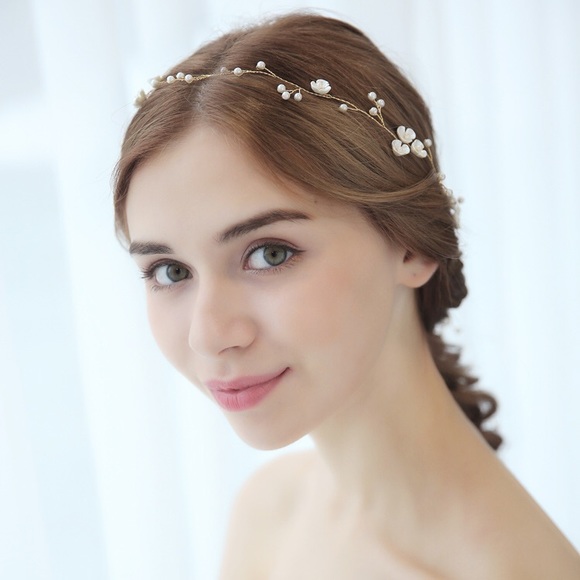 Delicate White Flower and Pearl Vine Headdress - Picture 2 of 15